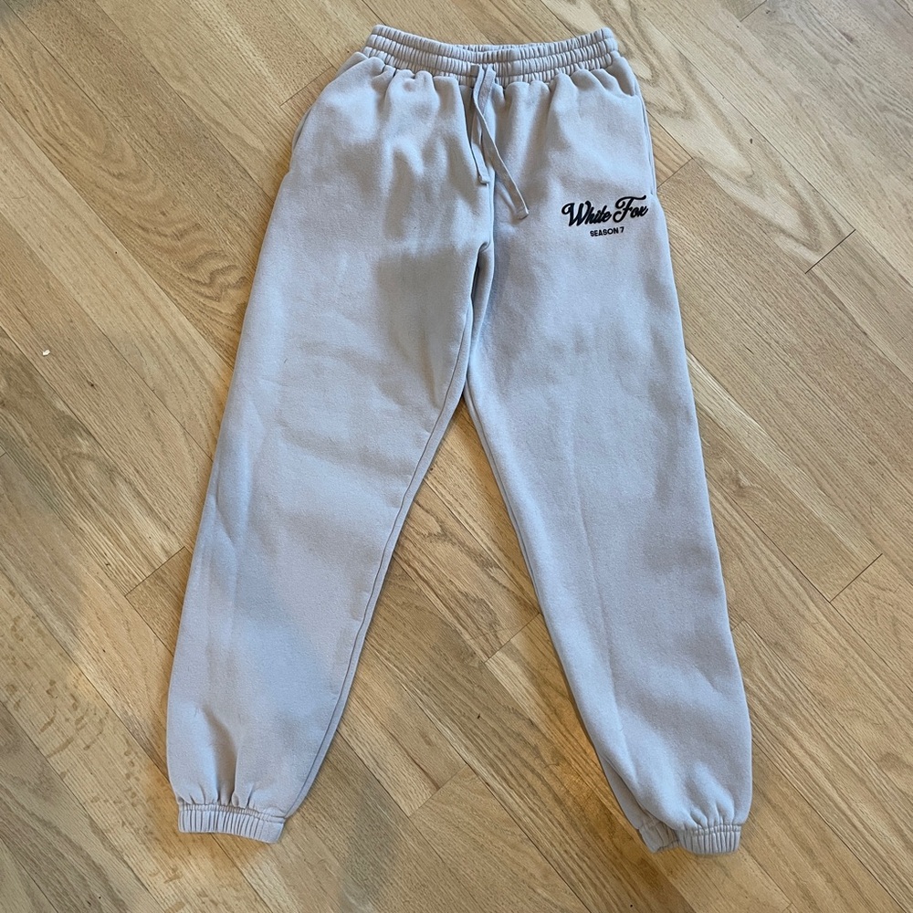 White Fox Season 7 sweatpants. Overcast- size XS Like new condition